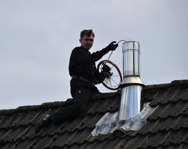 Pourquoi le ramonage à Nantes est essentiel pour votre sécurité